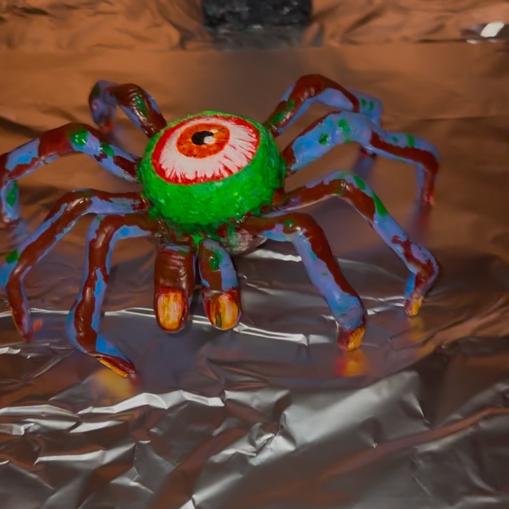 Zombie finger eyeball spider sculpture - Picture 3 of 3
